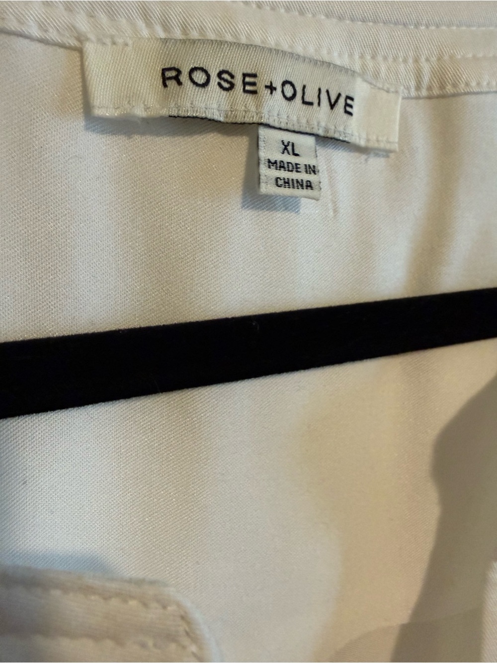 Rose and Olive White Short-Sleeve Split-Neck Top - Picture 2 of 3